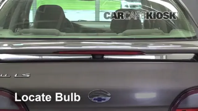 2002 Chevrolet Malibu LS 3.1L V6 Éclairage Feu de freinage central (remplacer l'ampoule)